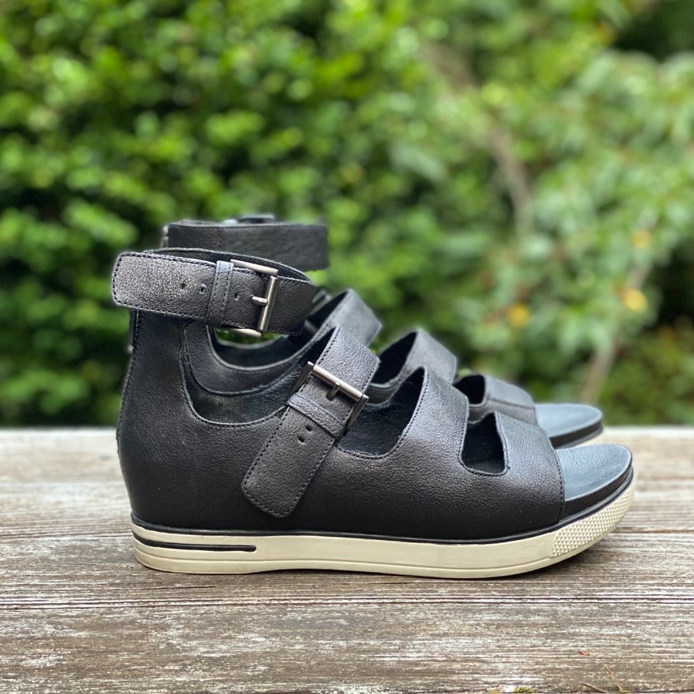 Eileen Fisher Black Leather Gladiator Sandals